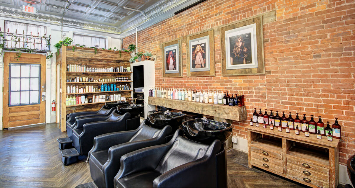 Phia Salon