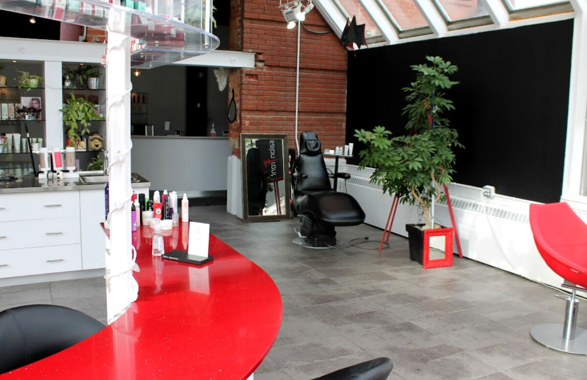 Salon Front