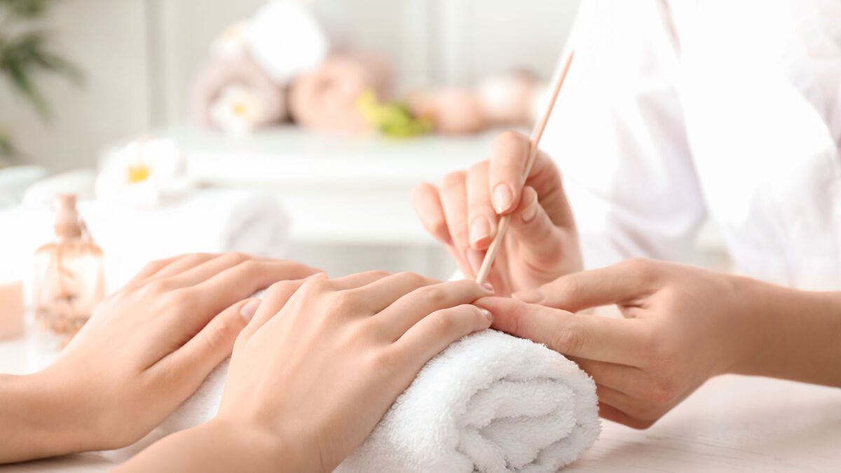 EZ Nail Spa