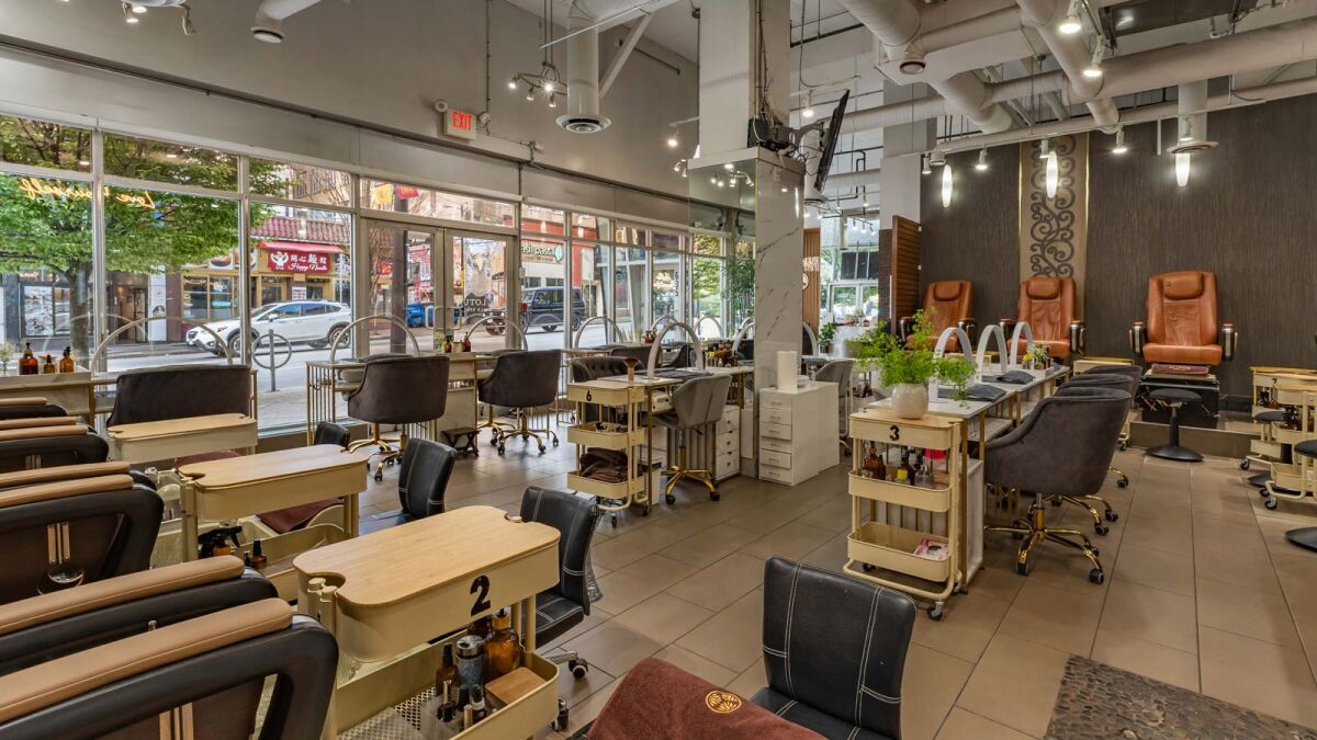 La Lotus Nails Spa