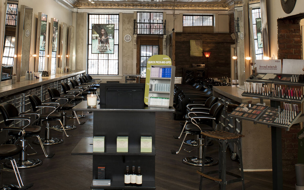 Phia Salon
